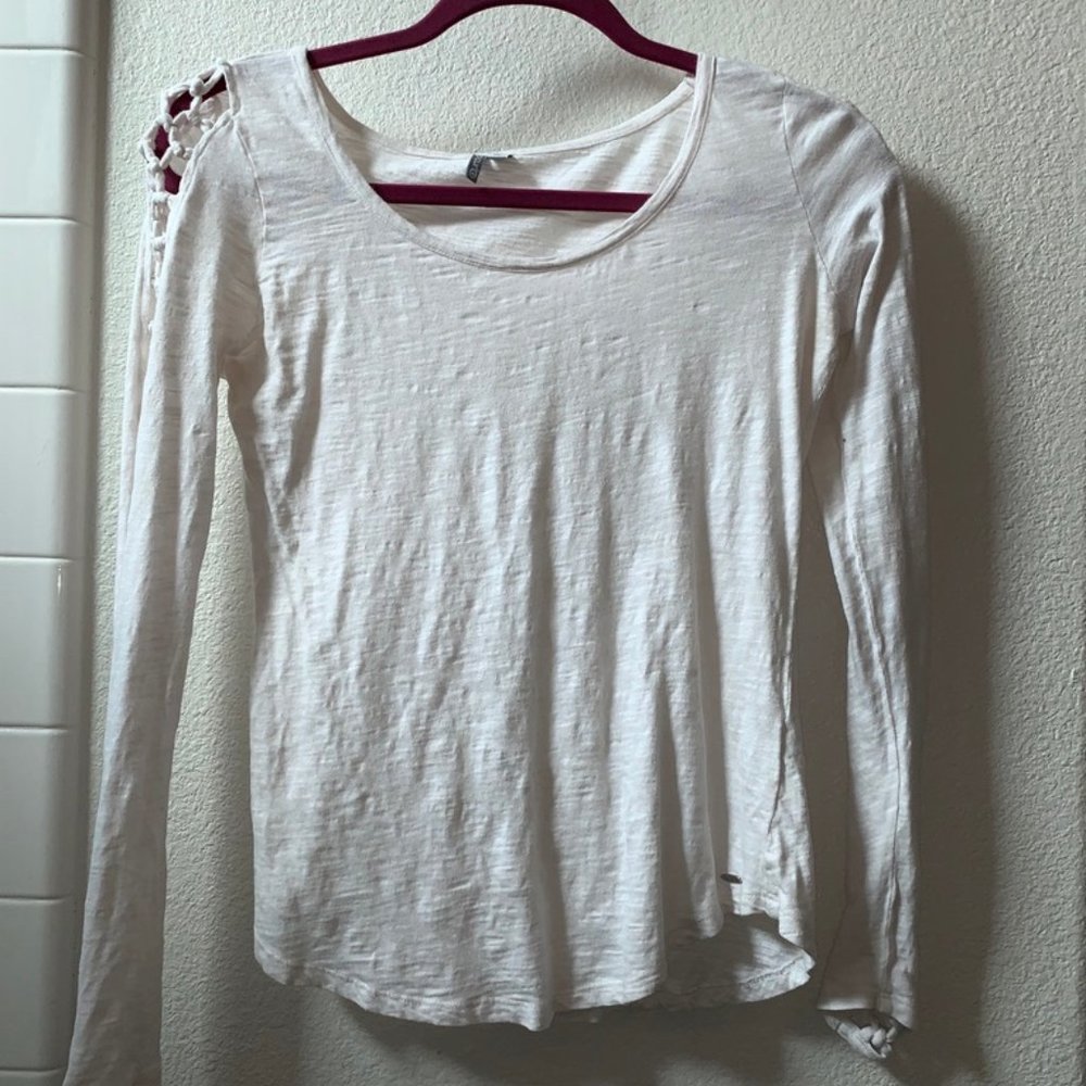 white ripcurl long sleeve with textured sleeves